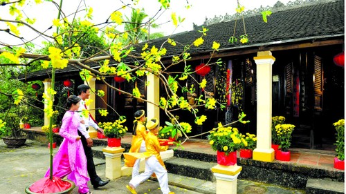 Обычай «первого гостя в доме» вьетнамского народа во время нового года по лунному календарю - ảnh 1